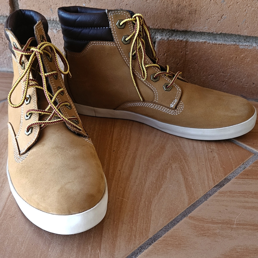 Timberland Men's Chukka Boots Size 9 Tan Nubuck Leather Yellow Laces